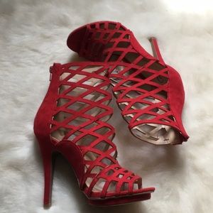 Windsor || red heels